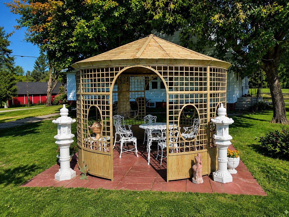Garden gazebo at Riverwood Farm