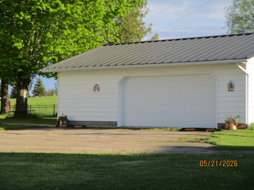 Detached garage.